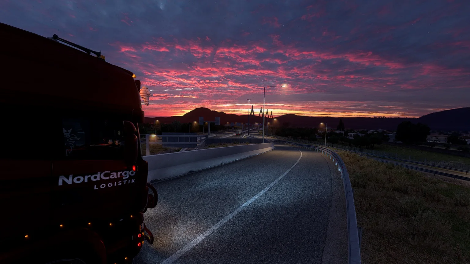 NordCargo LKW bei Sonnenuntergang